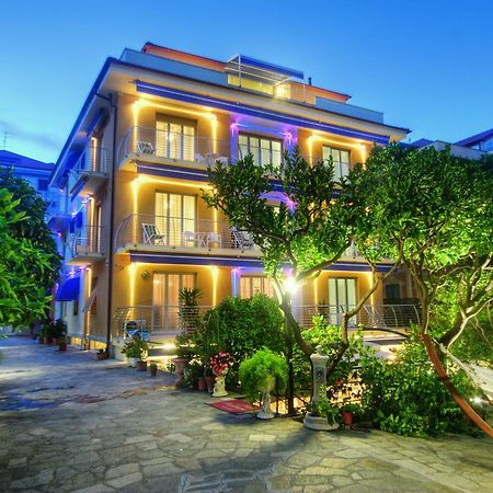 Hotel Villa Delibera Варацце Екстер'єр фото