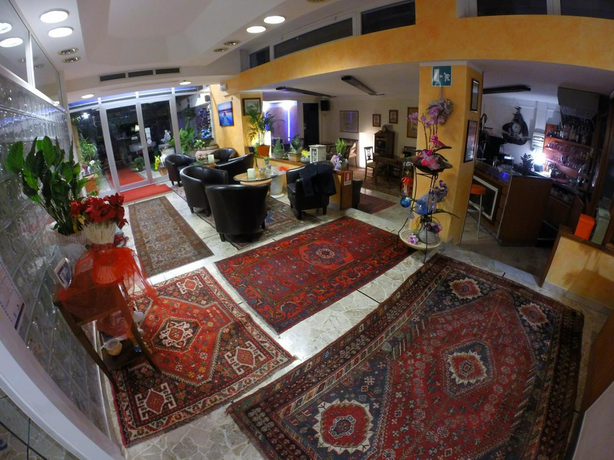 Hotel Villa Delibera Варацце Екстер'єр фото