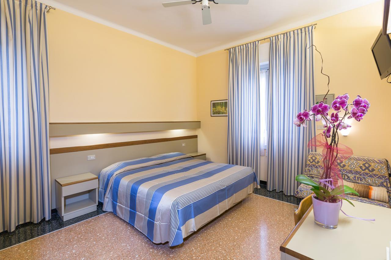 Hotel Villa Delibera Варацце Екстер'єр фото