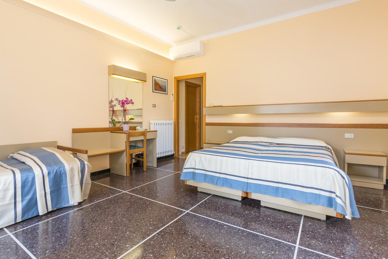 Hotel Villa Delibera Варацце Екстер'єр фото