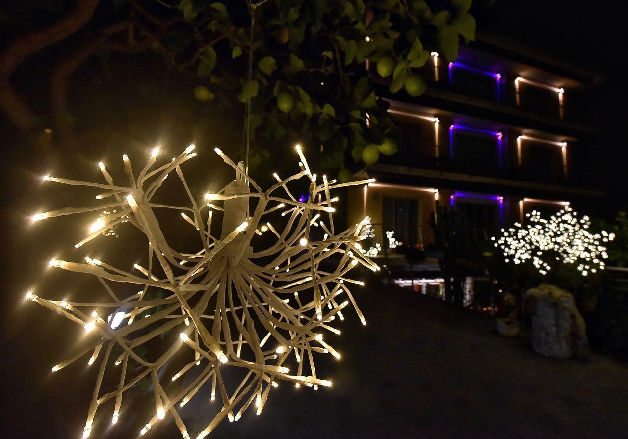 Hotel Villa Delibera Варацце Екстер'єр фото
