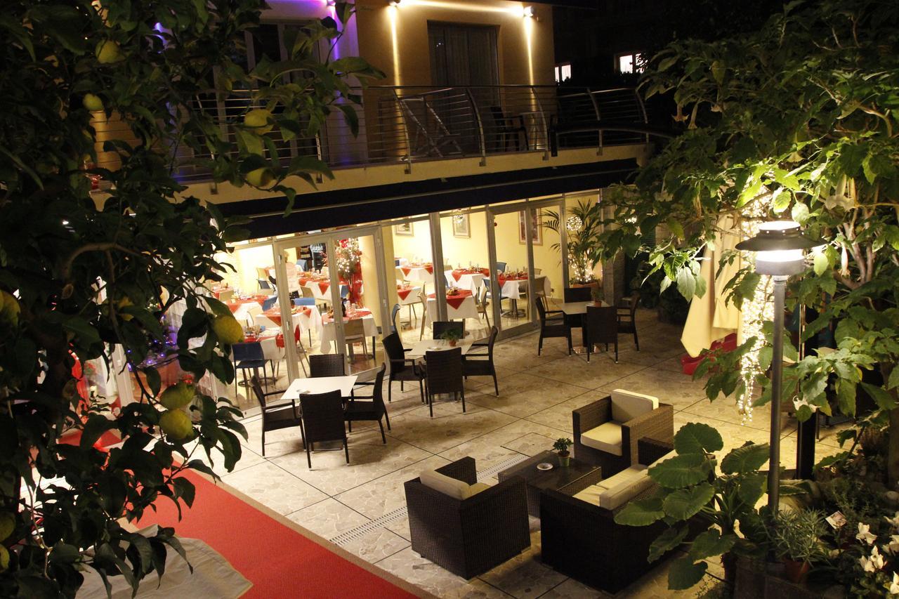Hotel Villa Delibera Варацце Екстер'єр фото